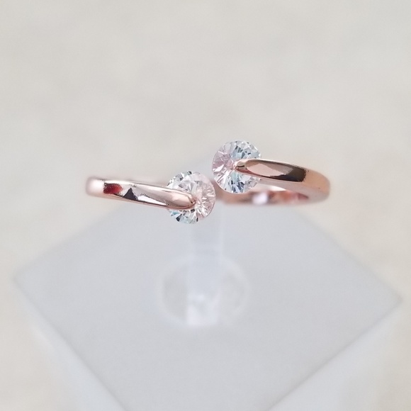 Delicate 18k Ring